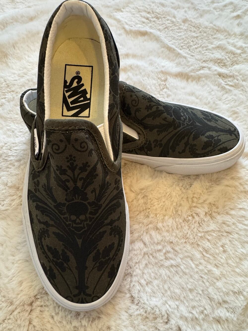 Vans Classic Slip-On Skull Tapestry Grape Leaf Shoes Size 3.5 Youth/ 5 US WOMENS